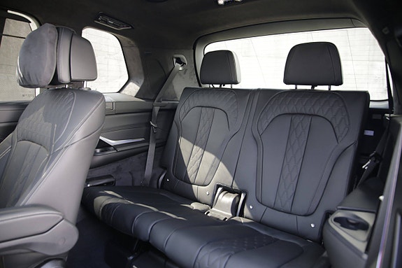 BMW X7 22 of 30