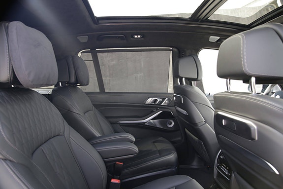 BMW X7 28 of 30