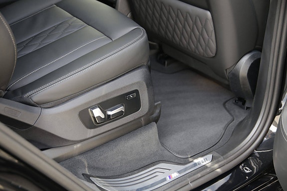 BMW X7 30 of 30