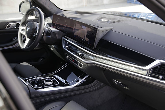 BMW X7 25 of 30