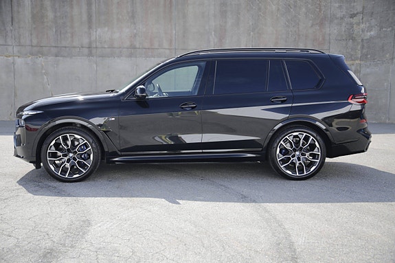 BMW X7 2 of 30