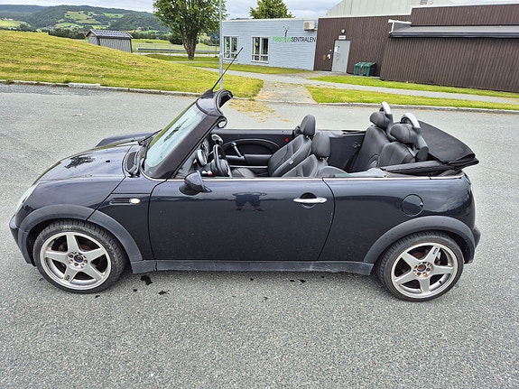 MINI Cooper 4 of 5