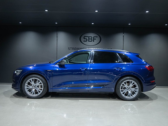Audi e-tron 2 of 5