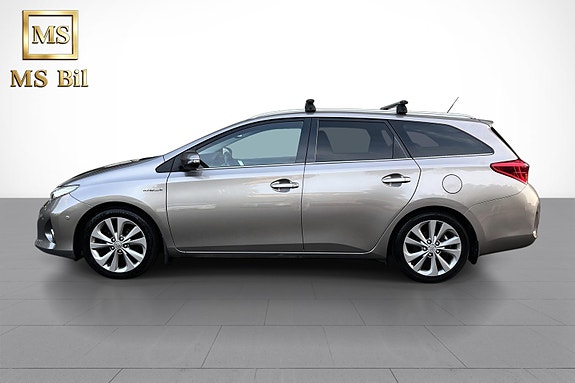 Toyota Auris 4 of 5