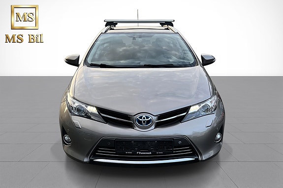 Toyota Auris 2 of 5