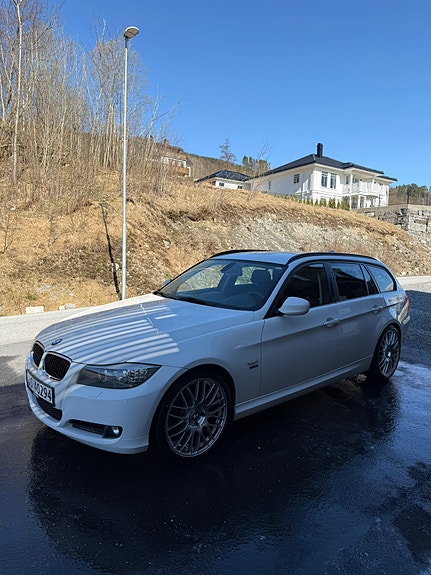 BMW 320d 4 of 5