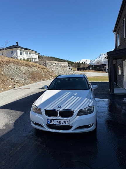 BMW 320d 3 of 5