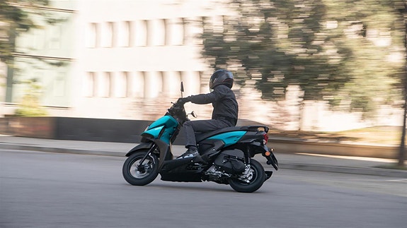 Yamaha RayZR 3 of 5