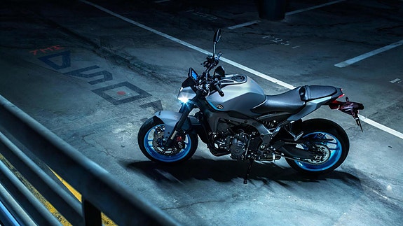 Yamaha MT-09 4 of 5