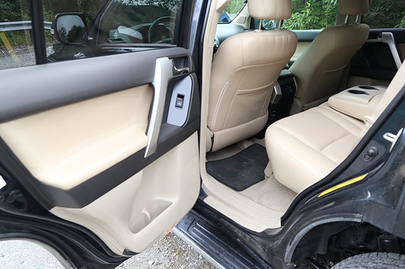 Toyota Land Cruiser 30 of 30