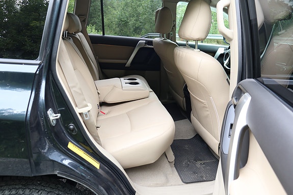 Toyota Land Cruiser 23 of 30