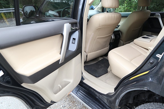Toyota Land Cruiser 29 of 30
