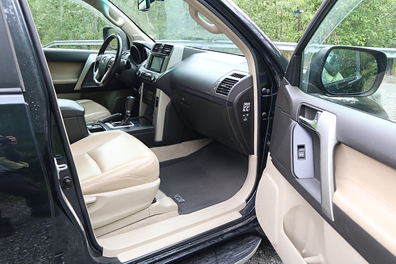 Toyota Land Cruiser 22 of 30
