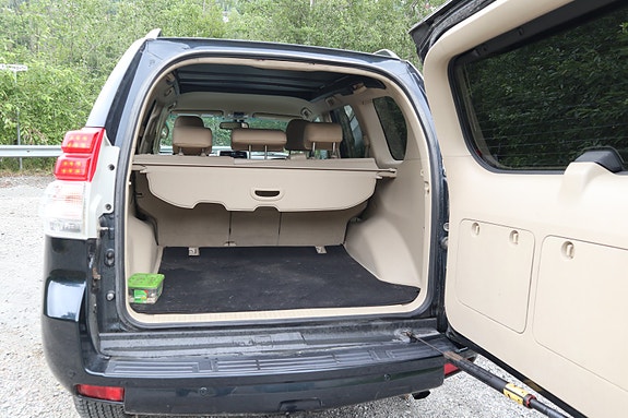Toyota Land Cruiser 27 of 30