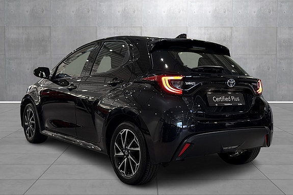 Toyota Yaris 3 of 5
