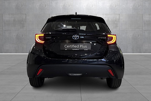 Toyota Yaris 4 of 5