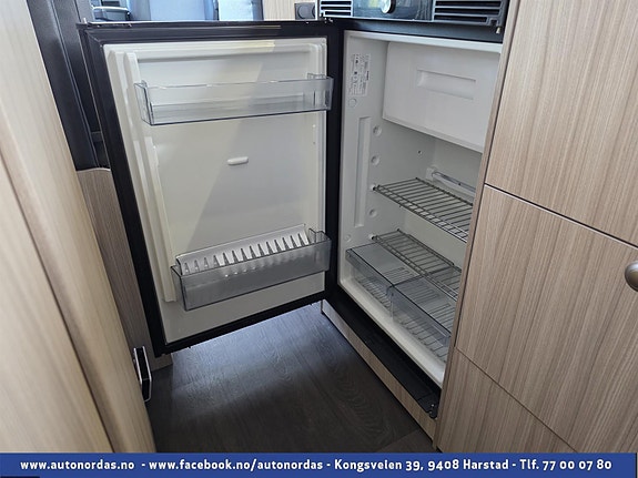 Kjøleskap med åpning fra begge sider