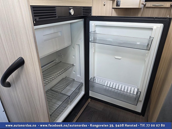  Kjøleskap med åpning fra begge sider