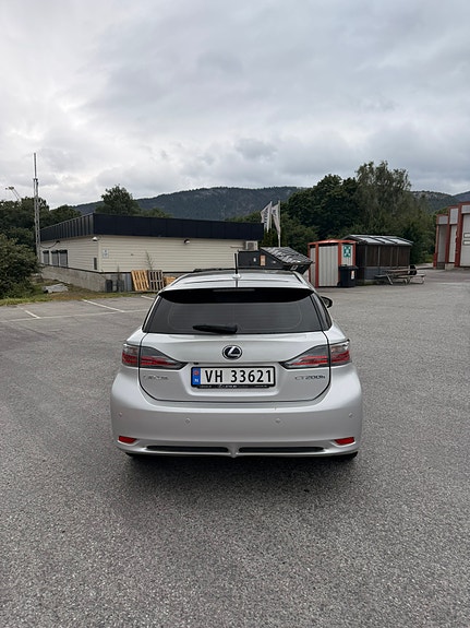 Lexus CT200h 5 of 5