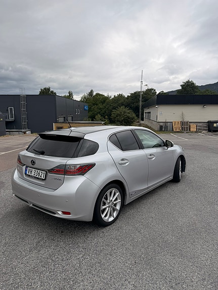 Lexus CT200h 4 of 5