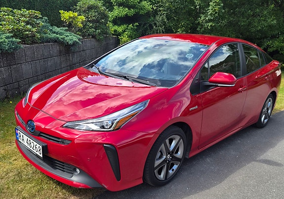 Toyota Prius 2 of 5