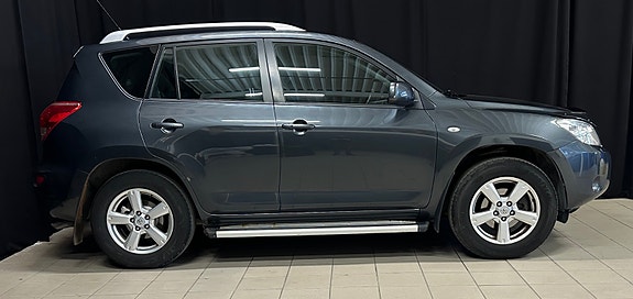 Toyota RAV4 4 of 5
