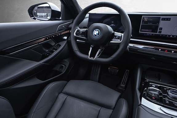 BMW i5 27 of 30