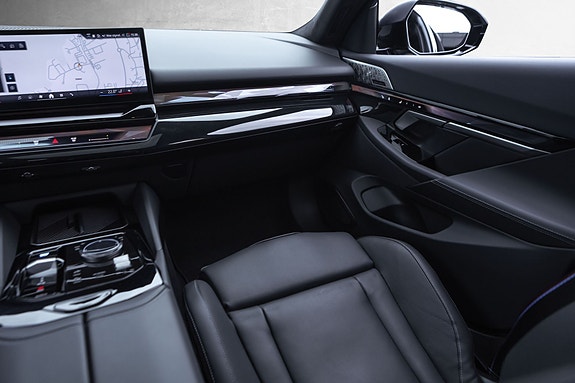 BMW i5 28 of 30