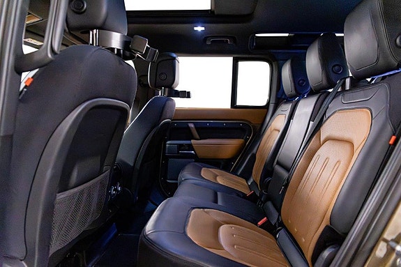 Land Rover Defender 110 5 of 5