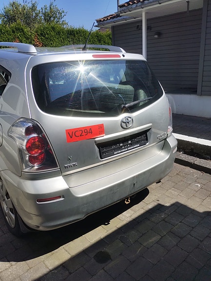 Toyota Corolla Verso 2 of 5
