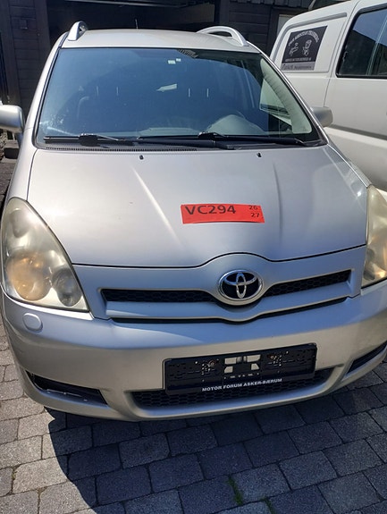 Toyota Corolla Verso 4 of 5