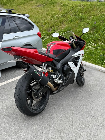 Yamaha YZF-R1 2 of 2
