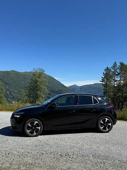 Opel Corsa 2 of 5