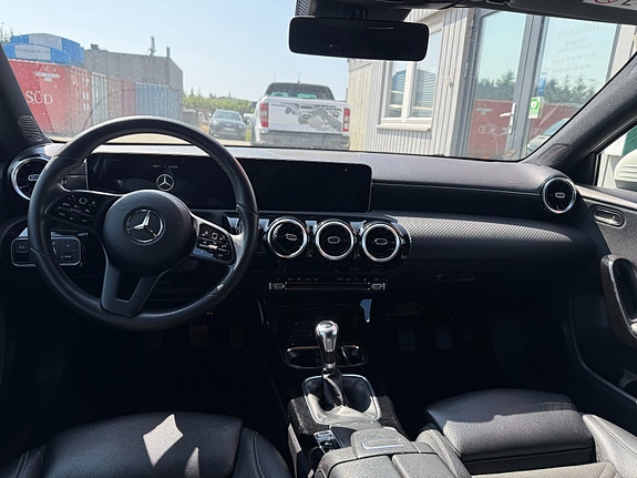 Mercedes-Benz A180 9 of 17