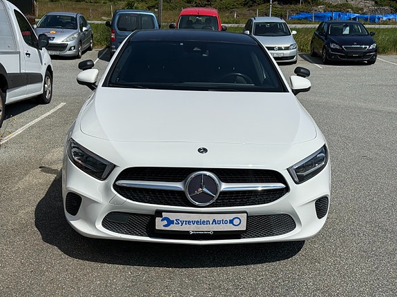Mercedes-Benz A180 2 of 17