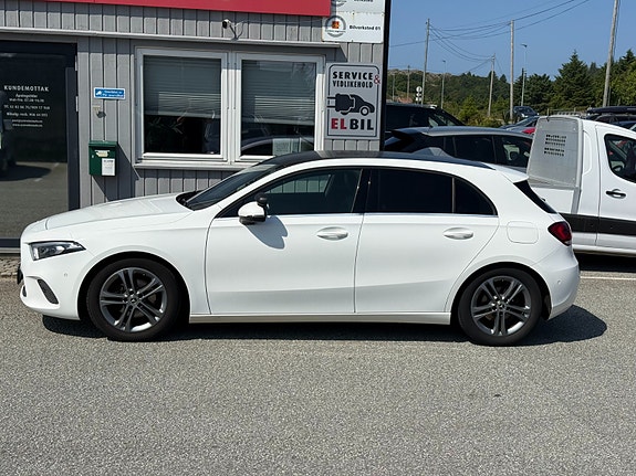 Mercedes-Benz A180 3 of 17