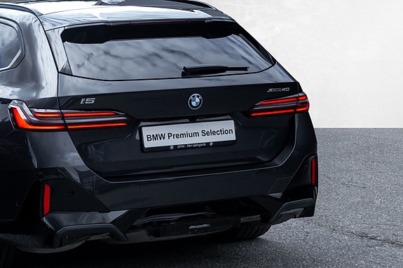 BMW i5 7 of 30