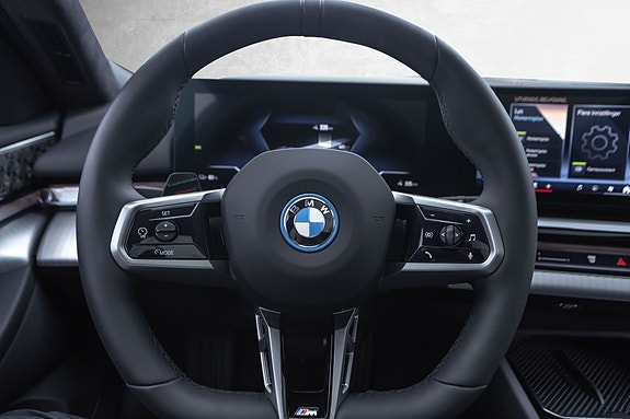 BMW i5 10 of 30