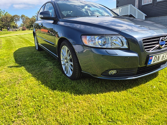 Volvo S40 3 of 5