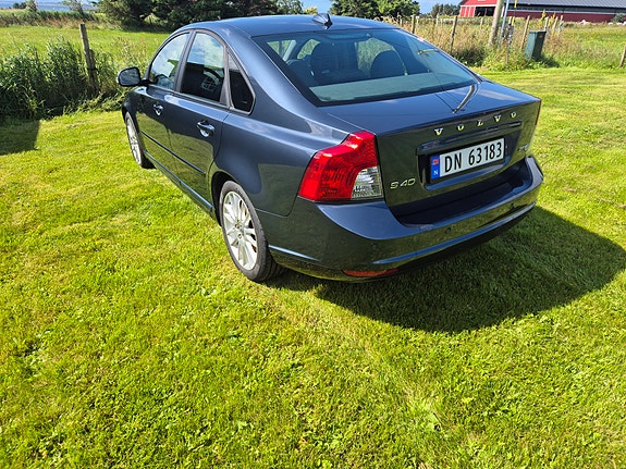 Volvo S40 4 of 5