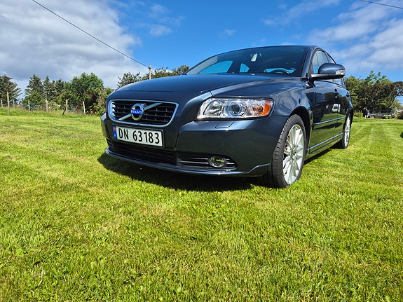 Volvo S40 2 of 5