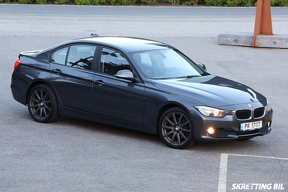 BMW 320d 2 of 5