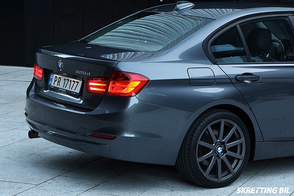 BMW 320d 28 of 30