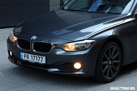 BMW 320d 25 of 30