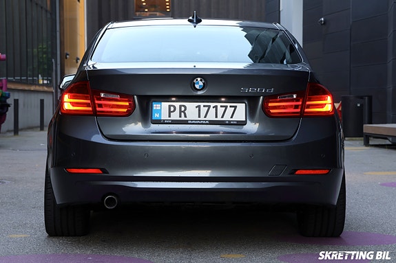 BMW 320d 3 of 5