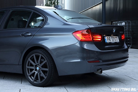 BMW 320d 17 of 30