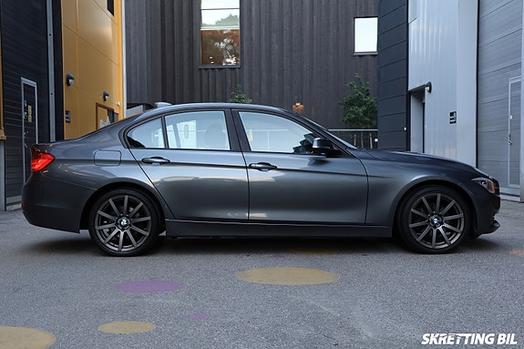 BMW 320d 4 of 5
