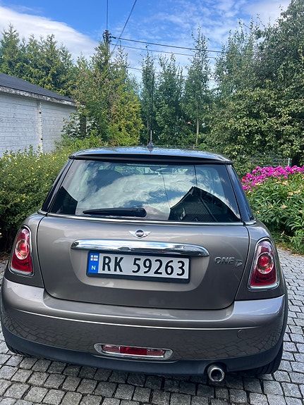 MINI One 2 of 5