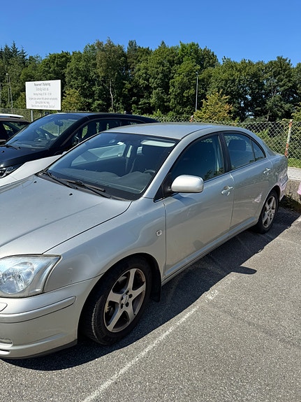 Toyota Avensis 3 of 5
