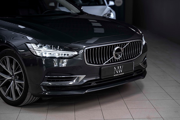 Volvo V90 2 of 5